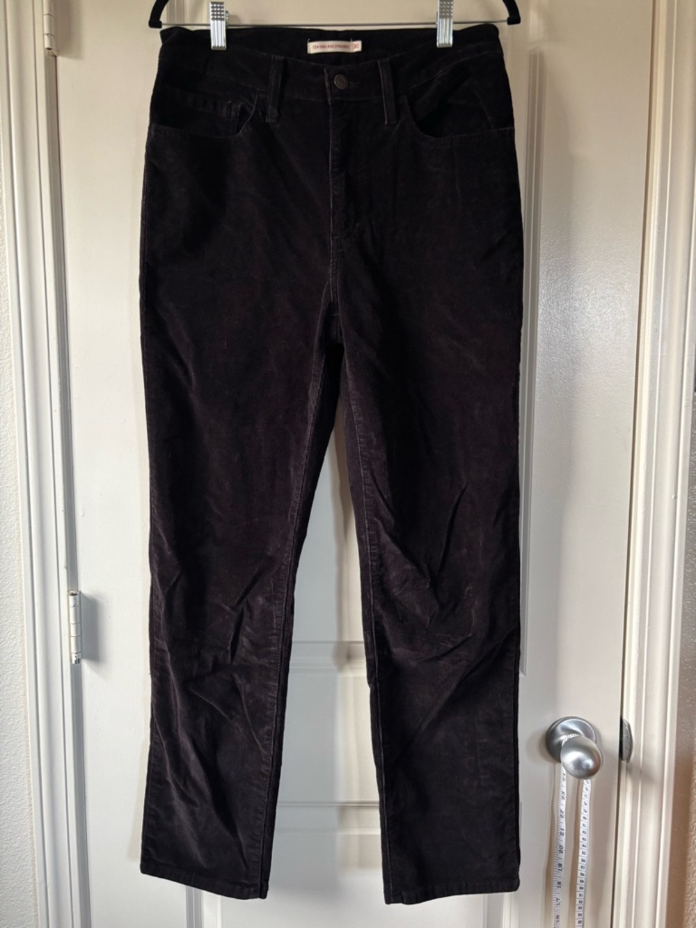 LEVI’S 724 High Rise Straight Corduroy Jeans Women’s size 30 Dark Brown